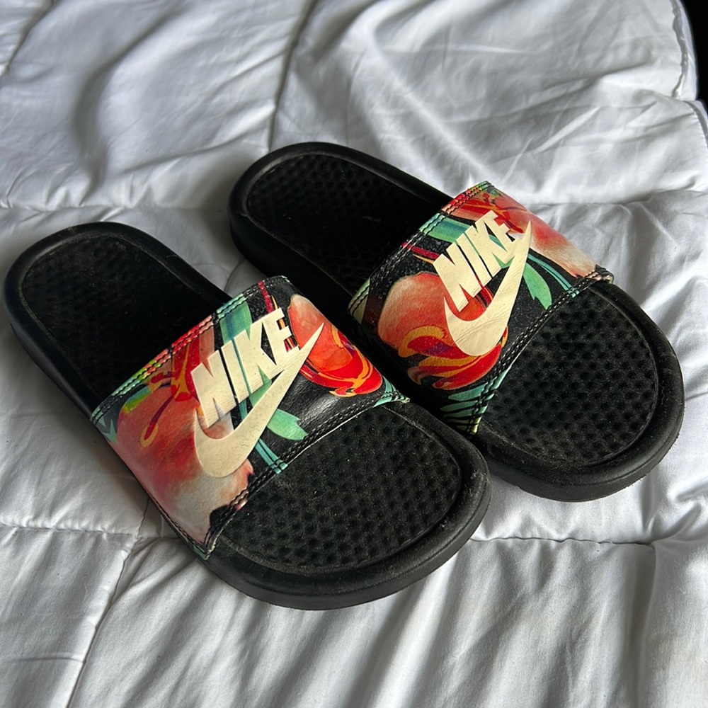Nike slides size 7